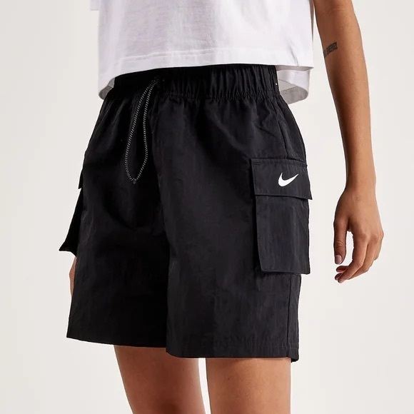 Nike Women's High Rise Loose Fit Cargo Shorts -  Size XS NWT - Picture 1 of 7